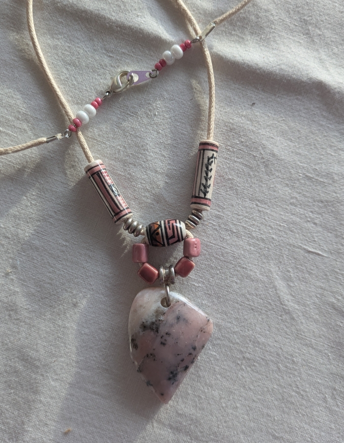 Opale Rose, mouchetée.